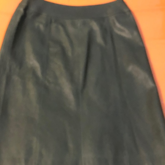 Chanel authentic lamp skin leather green skirt. - Picture 5 of 6